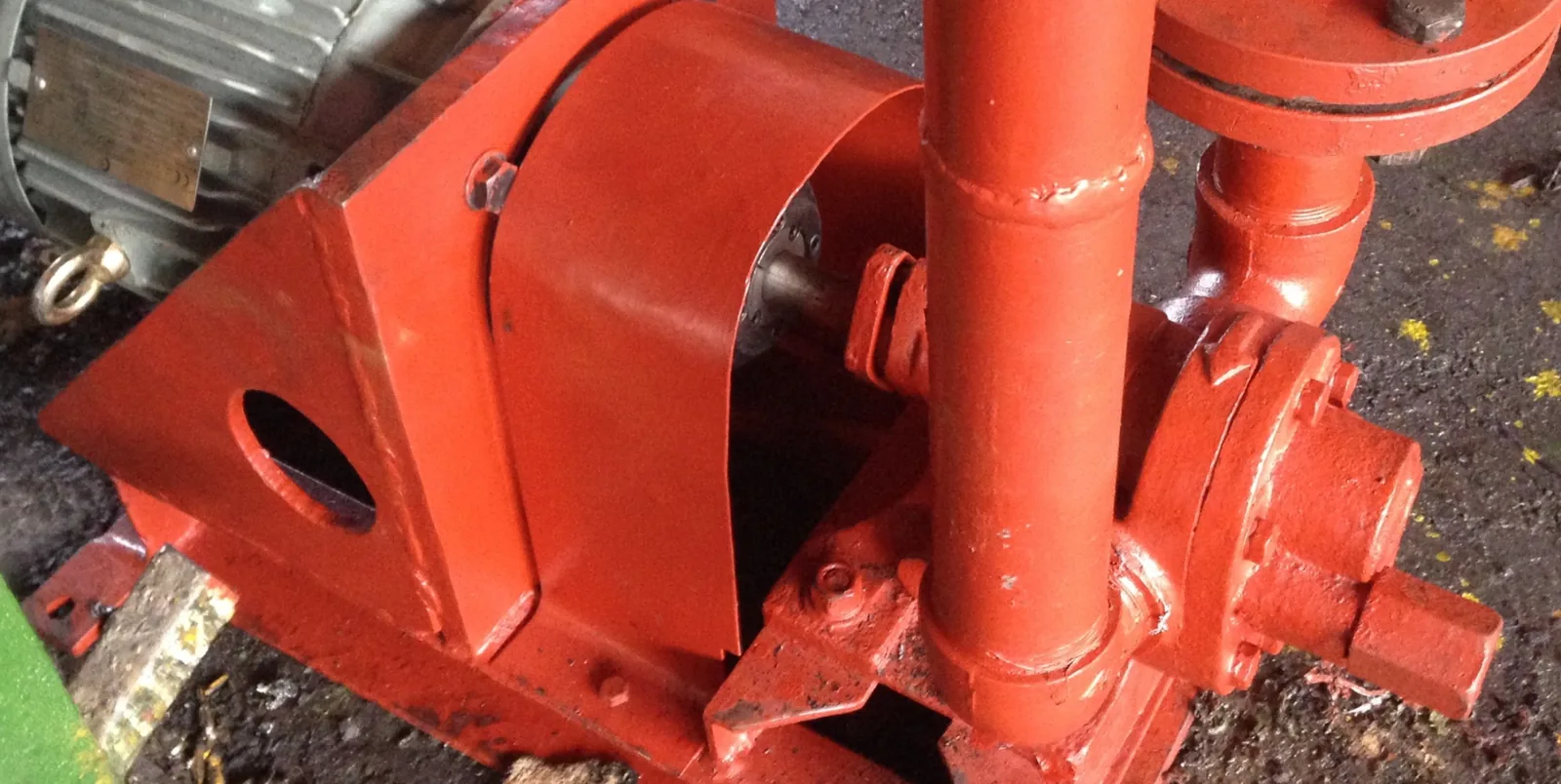 Red oxide anti-corrosive coating on steel